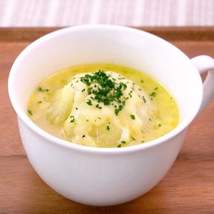 「新玉ねぎの丸ごとチーズ蒸し」のレシピ動画