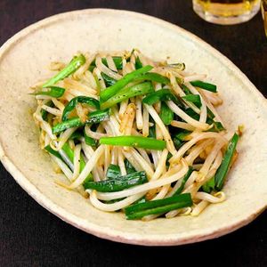 「ニラもやしのオイスター炒め」のレシピ動画