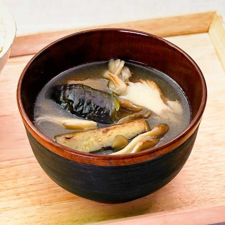 焼きなすとまいたけのみそ汁