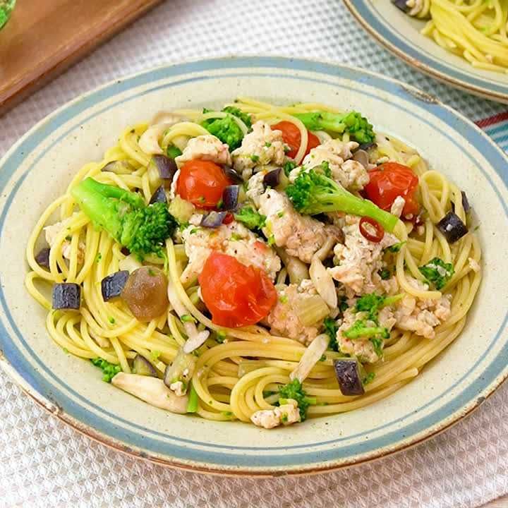 鶏ひき肉のベジペペロンチーノ