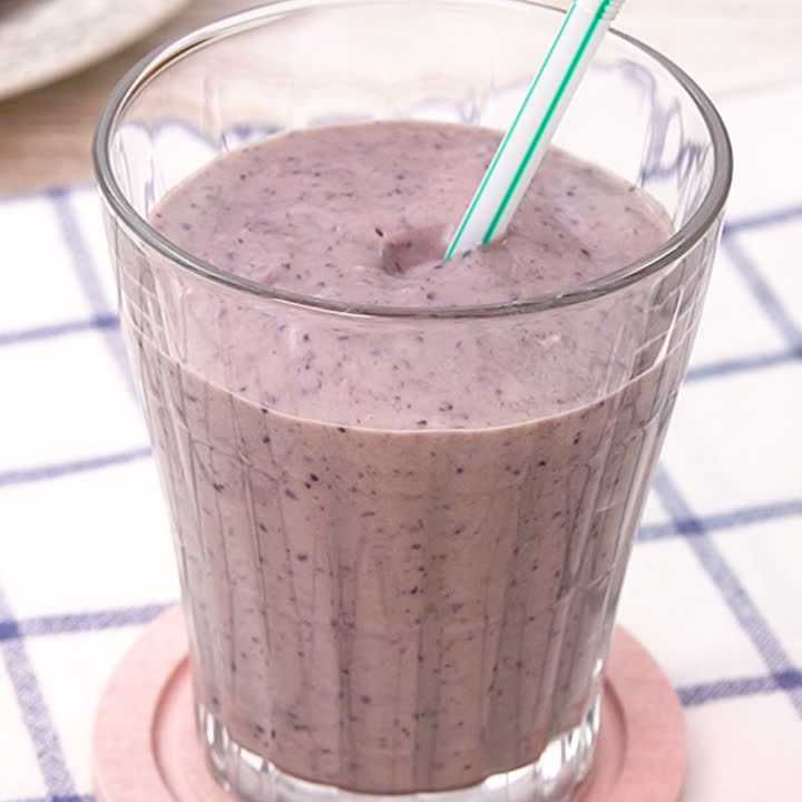 アボカドとバナナのベリースムージー