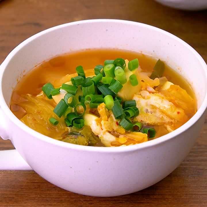 簡単・節約! 豆腐のキムチスープのレシピ動画・作り方 | デリッシュキッチン