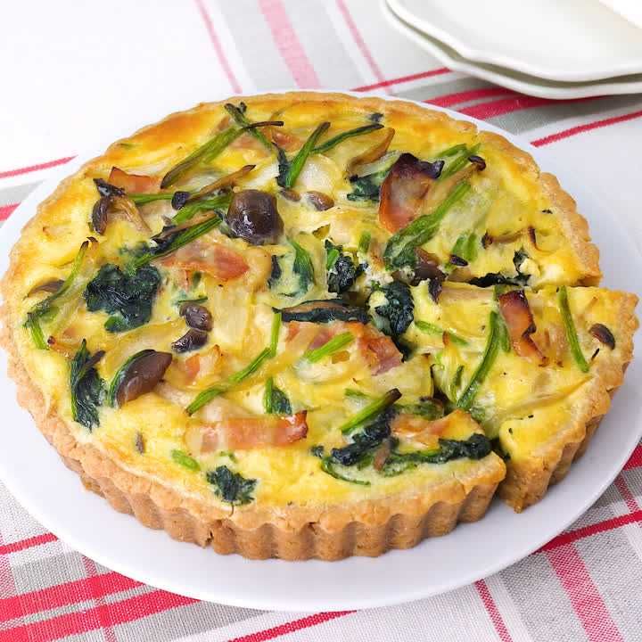 食パンの耳で！ ベーコンとほうれん草のキッシュのレシピ動画・作り方