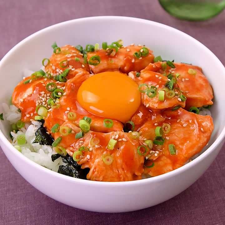 鶏むねユッケ風丼