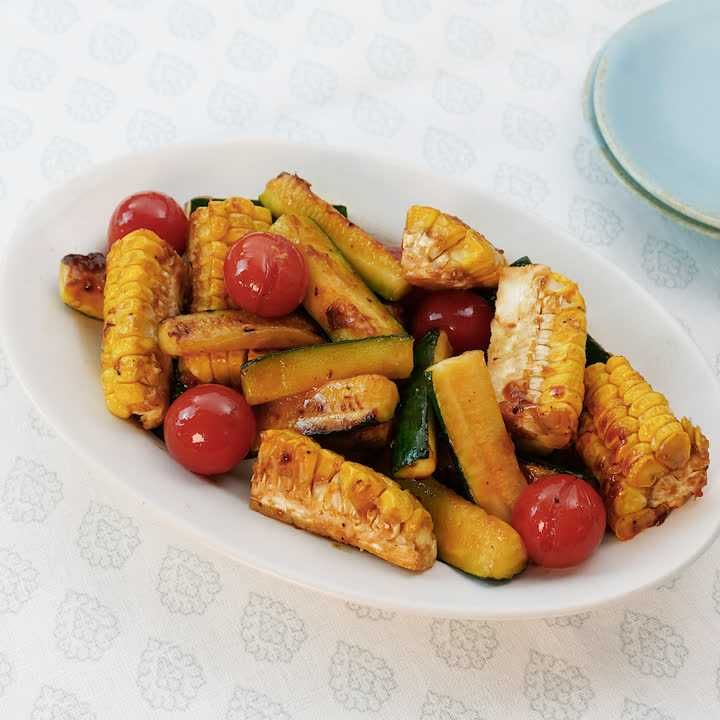 とうもろこしとズッキーニのオイバタ炒め