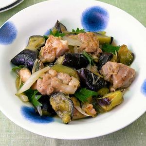 「鶏となすの大葉みそ炒め」のレシピ動画