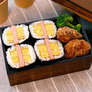 「ポークたまごのおにぎらず弁当」のレシピ動画