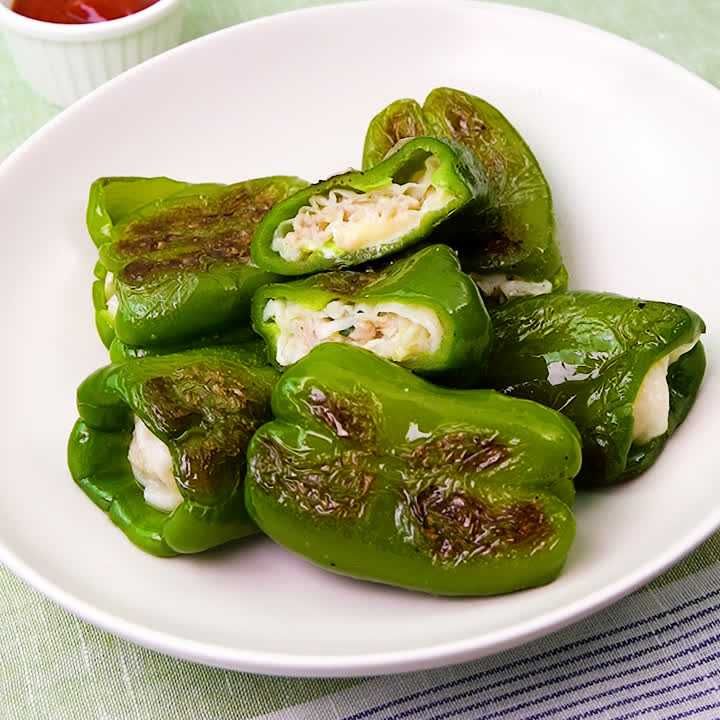丸ごとピーマンの餃子詰め