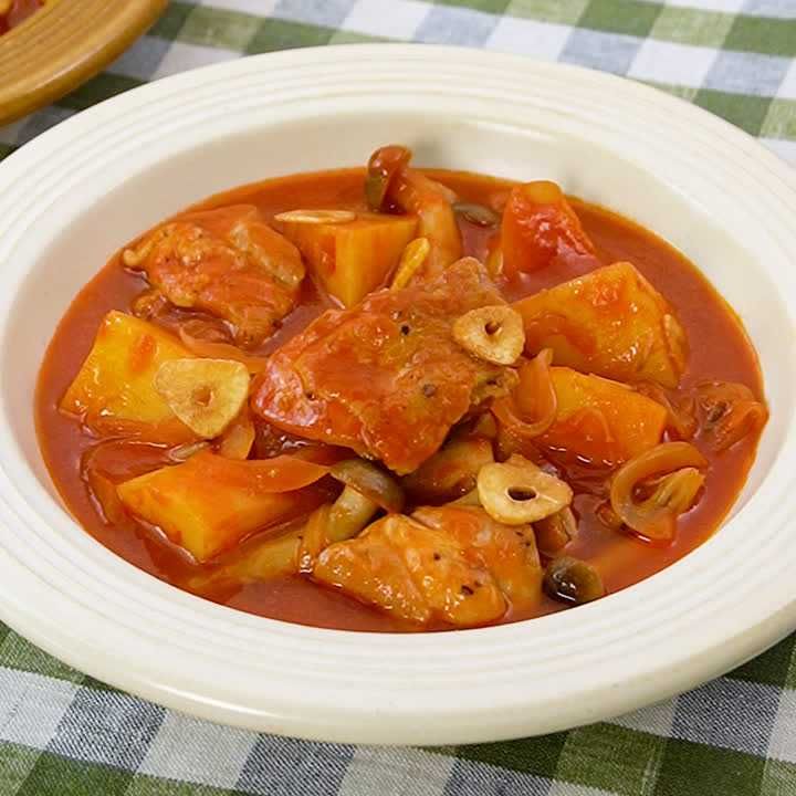 鶏肉とじゃがいものガーリックトマト煮