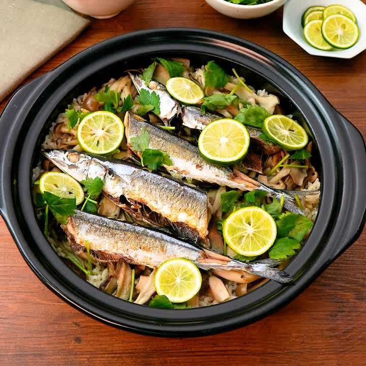 秋刀魚ときのこの土鍋炊き込みごはん