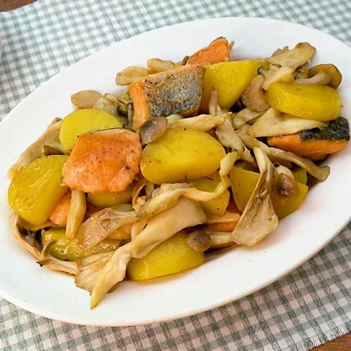 鮭ときのこのオイマヨ炒め