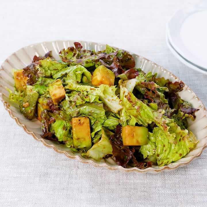 レタスとアボカドのバルサミコサラダ