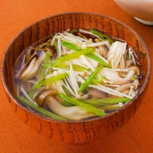 具材たっぷりきのこ汁