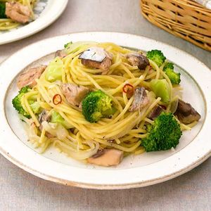 「サバ缶のワンパンペペロンチーノ」のレシピ動画