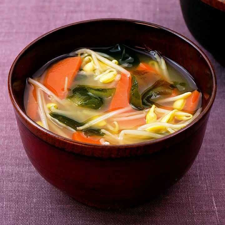 にんじんと豆もやしの味噌汁