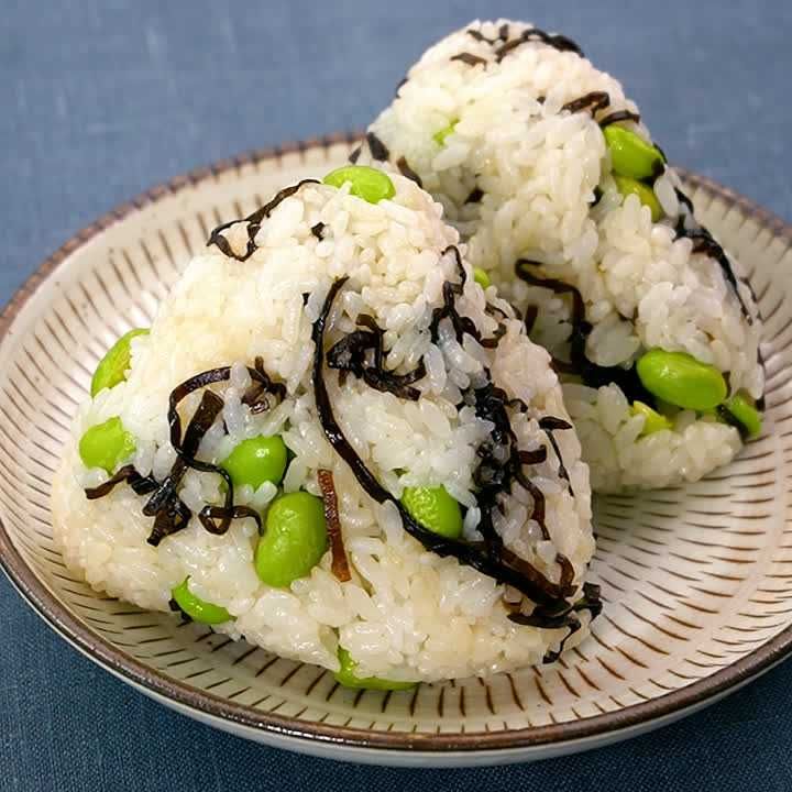 枝豆と塩昆布のおにぎり