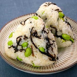 「枝豆と塩昆布のおにぎり」のレシピ動画