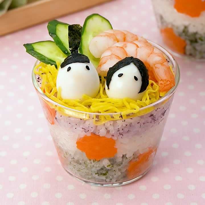 お雛様のカップ寿司