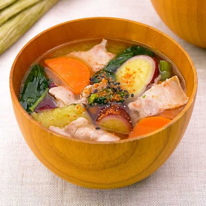 さつまいもと小松菜の豚汁