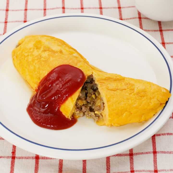 玉ねぎとひき肉のオムレツ