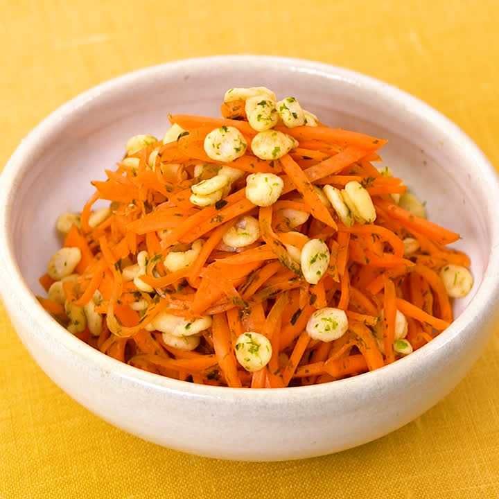 Tnewties この料理にはにんじんが入っている この料理にはにんじんが入ってる》Tnewtiesエンブロイダリーブラウス-White