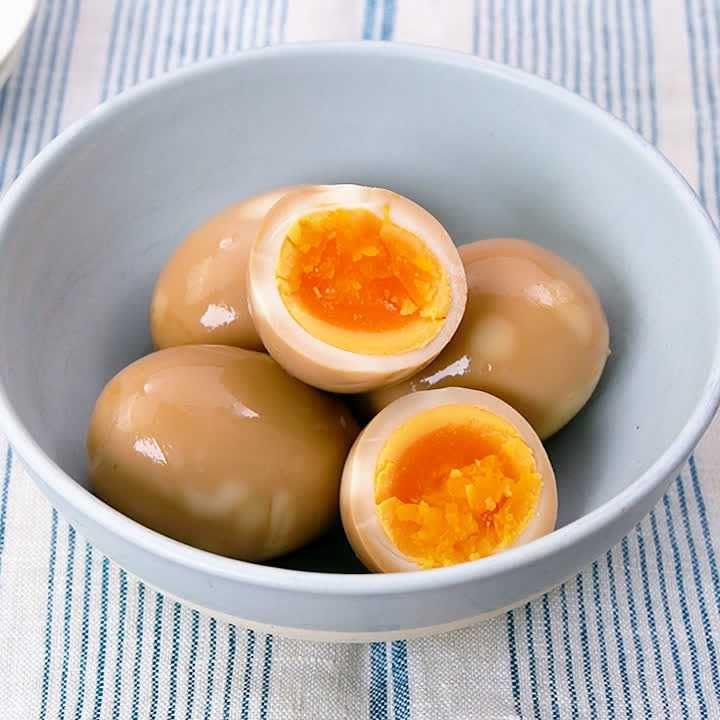 簡単なゆで卵の剥き方(にんにくめんつゆ味玉)