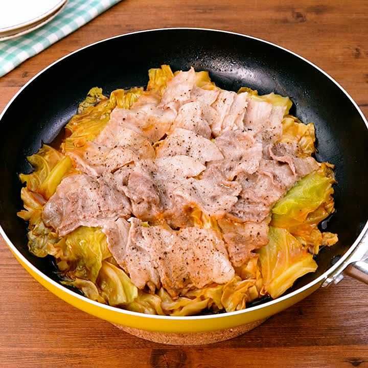 豚キャベツのケチャップフライパン蒸し