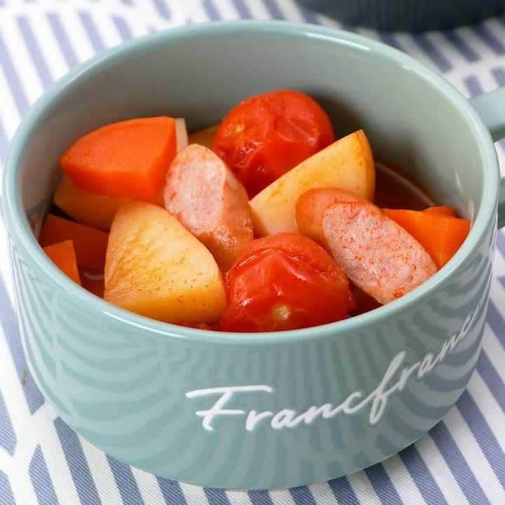 新じゃがとソーセージのトマトスープ煮