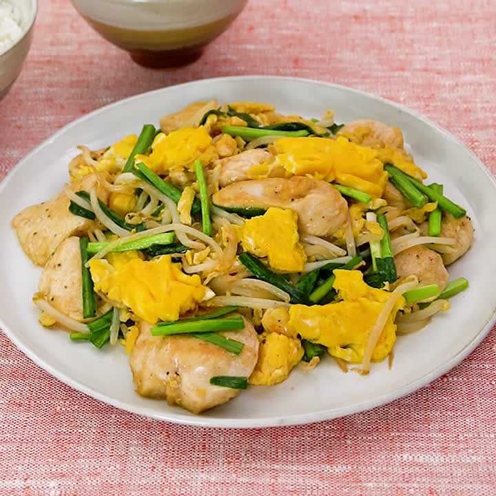 お手軽！時短献立♪ 鶏むねニラ玉のレシピ動画・作り方 | デリッシュ