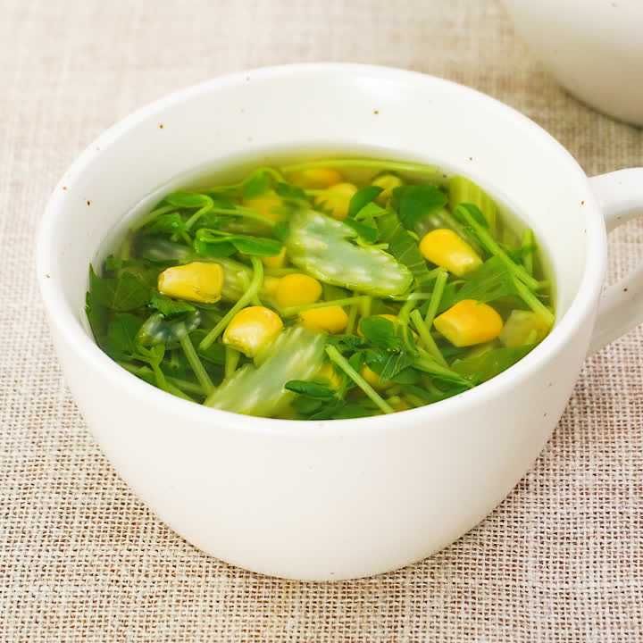 セロリと豆苗のスープ