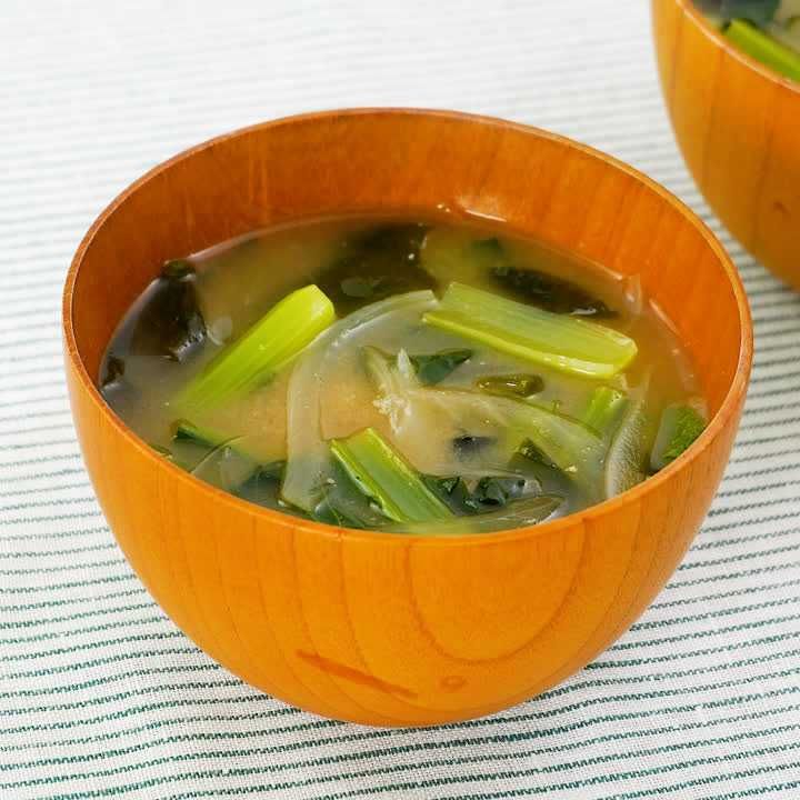 小松菜と新玉ねぎの味噌汁