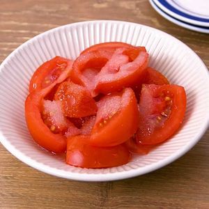 冷やしトマトの砂糖がけ