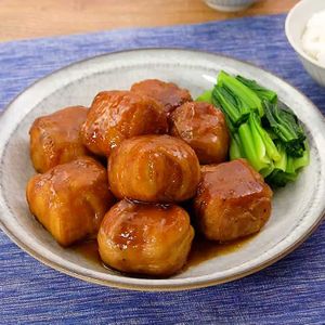 「肉巻き厚揚げの角煮風」のレシピ動画