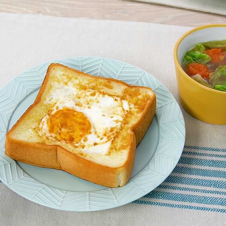 今日の朝食はこれで決まり！ 切り抜きハムエッグトースト献立のレシピ