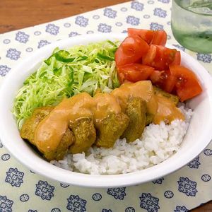 「ケバブ風チキン丼」のレシピ動画