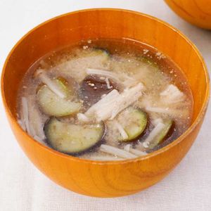なすとえのきのごま味噌汁
