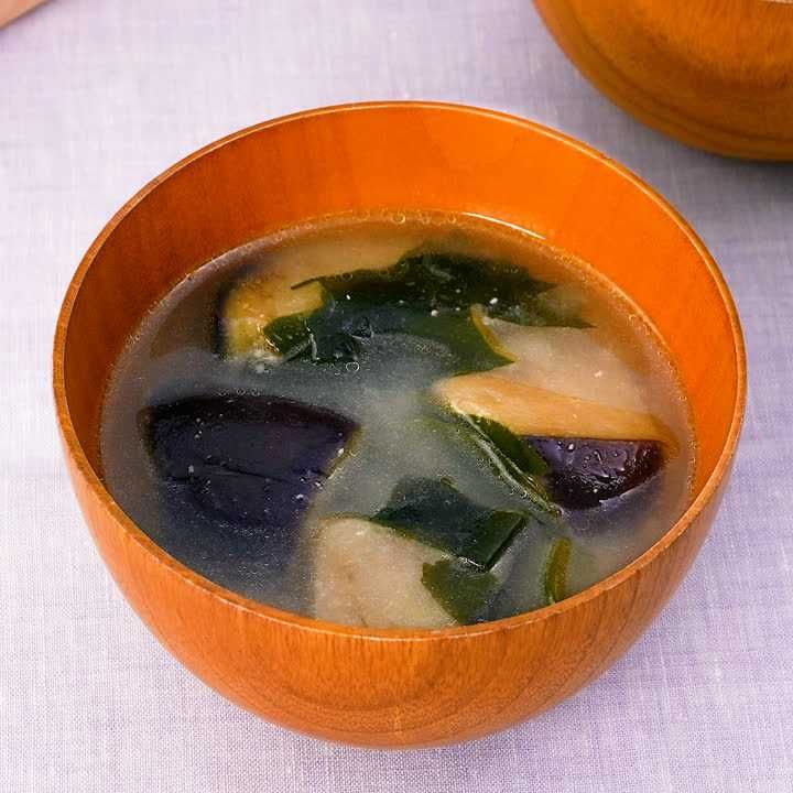 揚げなすとわかめの味噌汁