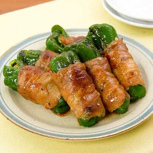 「丸ごとピーマンの肉巻き」のレシピ動画