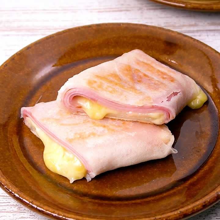 熱々を召し上がれ！ 春巻きハムチーズブリトー風のレシピ動画