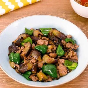 なすとピーマンの肉みそ炒め