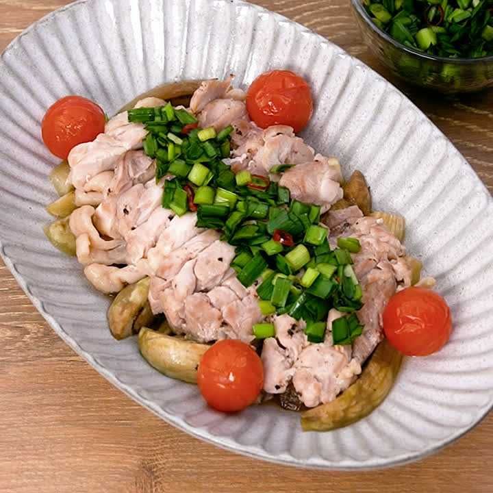 蒸し鶏と水晶ナスのニラだれがけ