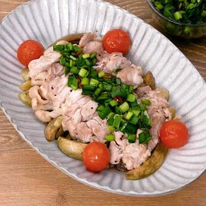 「蒸し鶏と水晶ナスのニラだれがけ」のレシピ動画