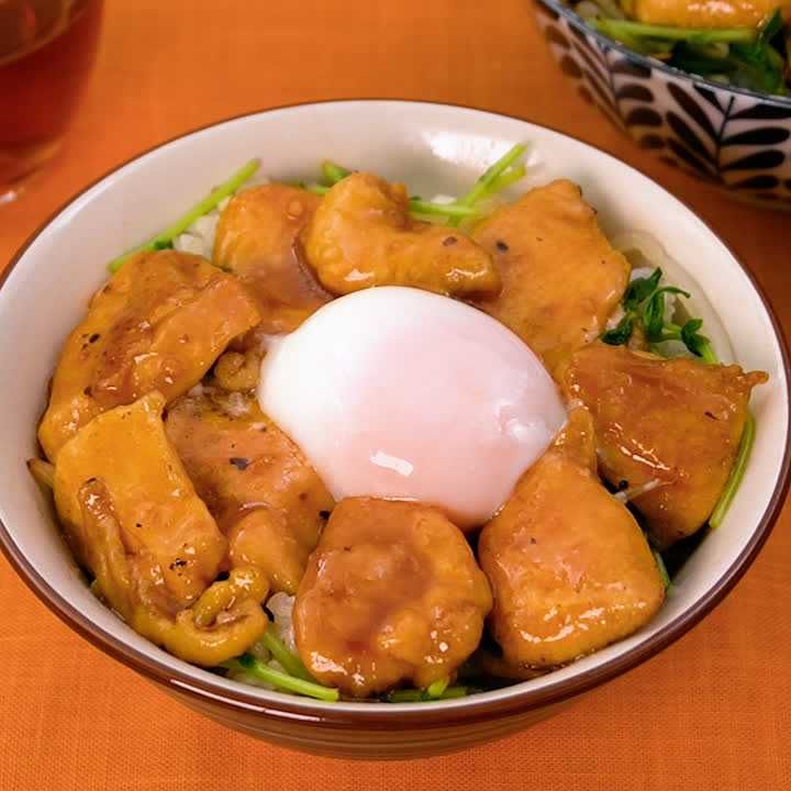 食欲そそる♪ 鶏胸肉のスタミナ丼のレシピ動画・作り方 | デリッシュ