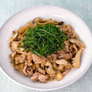 豚こまとまいたけのこくうま炒め
