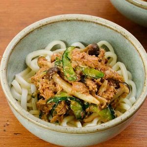 サバ味噌の冷やし混ぜうどん