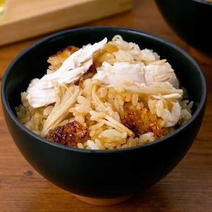 丸ごと鶏むねとえのきの炊き込みご飯