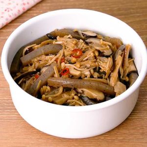 「こんにゃくときのこの甘辛煮」のレシピ動画