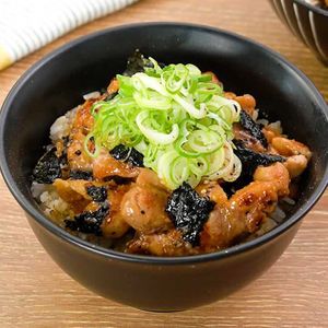 「かしわバター丼」のレシピ動画