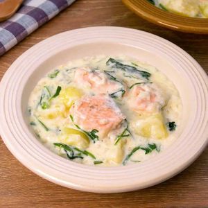 鮭ともち麦のチーズクリーム煮