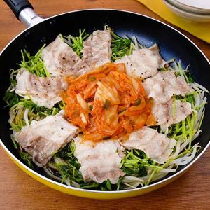 豚バラもやしのキムチ無水鍋